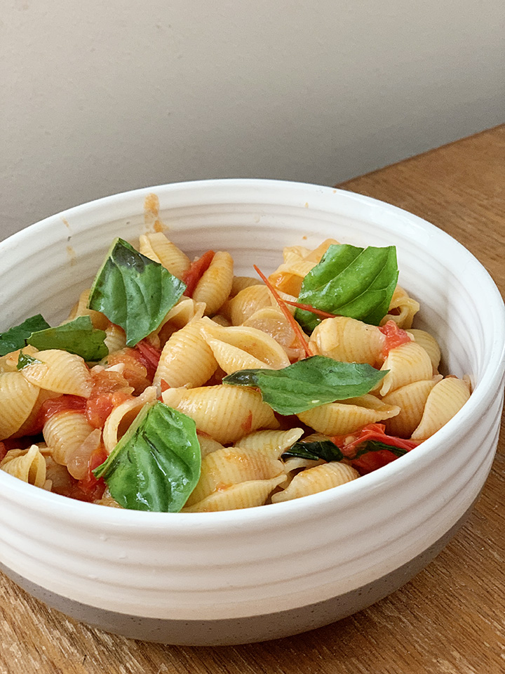 Pasta with fresh tomato sauce